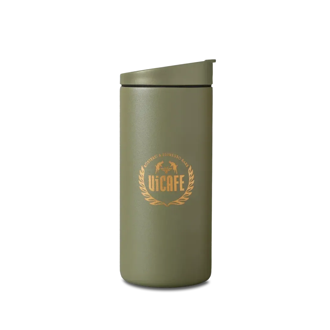 MiiR Flip Lid Traveller in Olive Green mit ViCAFE Logo fuer Kaffee To Go